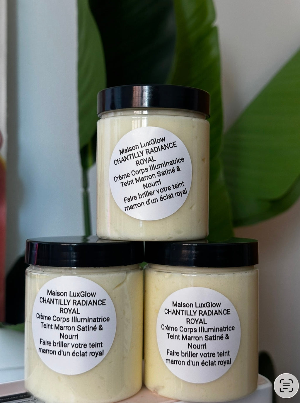 Chantilly Radiance Royal

Crème Corps Illuminatrice – Teint Marron Satiné & Nourri